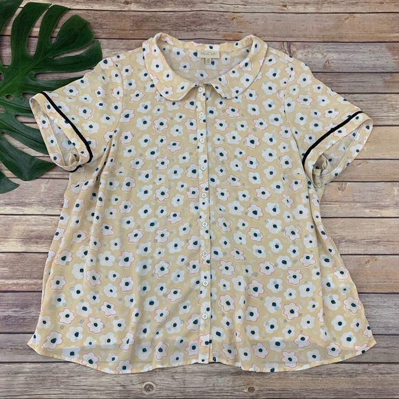 Modcloth Tops - Modcloth floral peter pan collar button up top